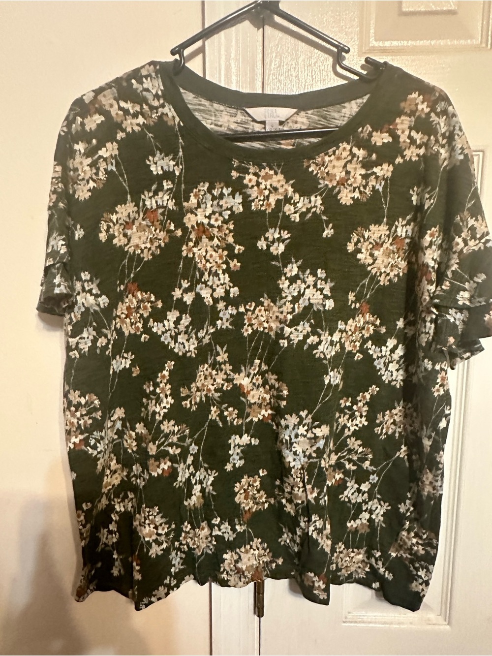 Time and Tru Olive Green Floral Short Sleeve Tee